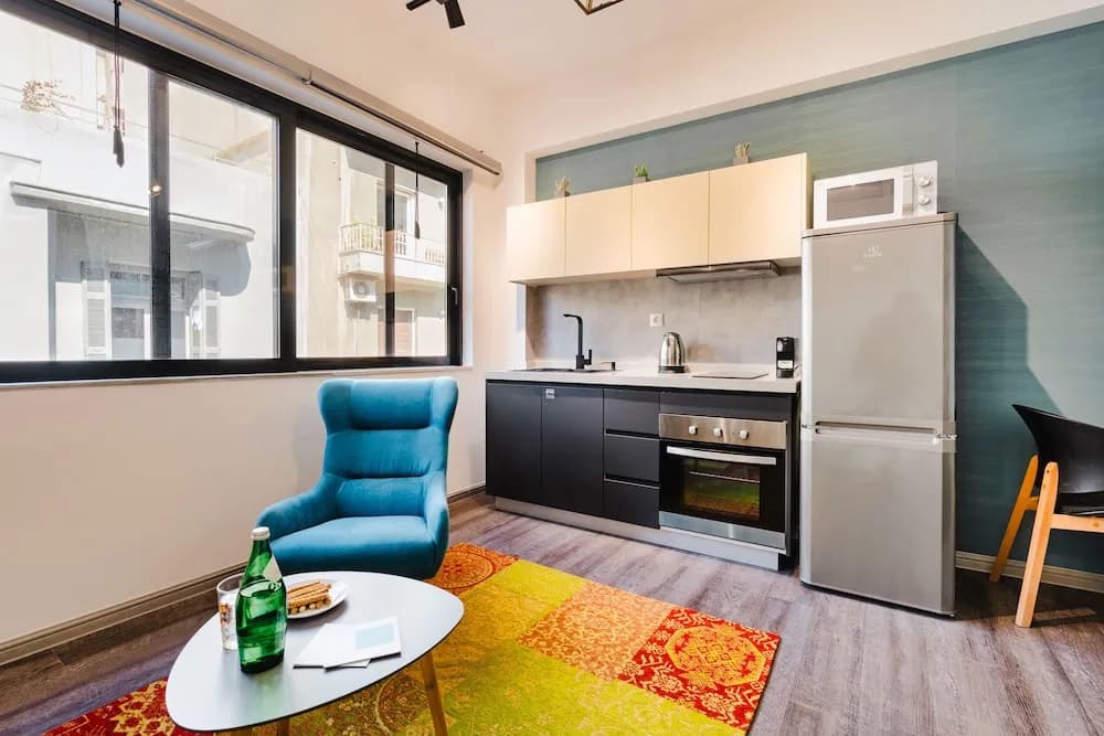"sanders Home Suites - Pleasant Downtown Studio" - photo 8