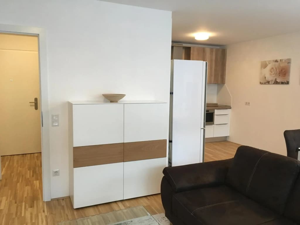 White Vintage Park View Apartment - photo 11