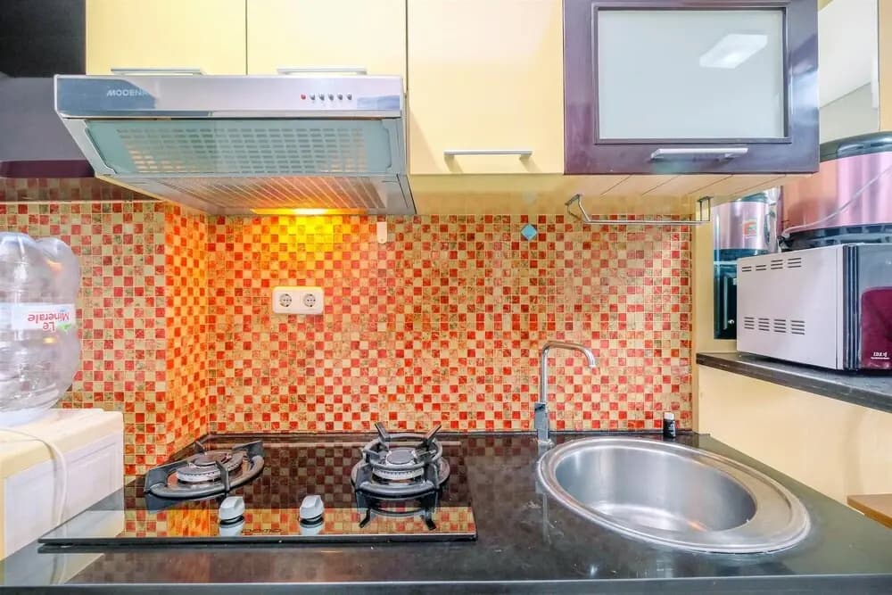 Spacious And Comfy Studio At Tamansari Sudirman Apartment - photo 12