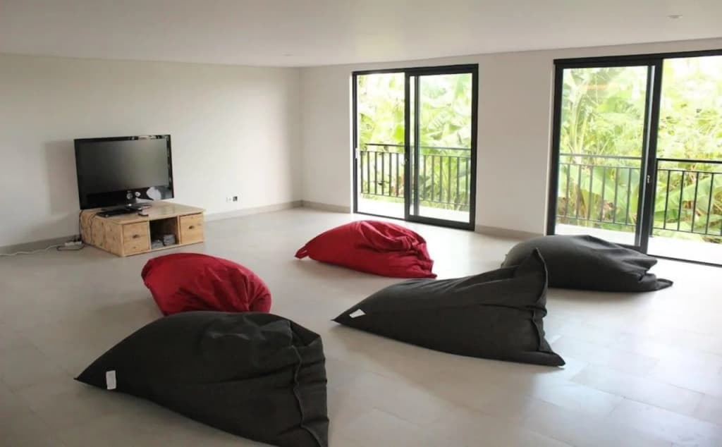 Base Guesthouse and Hostel - photo 3
