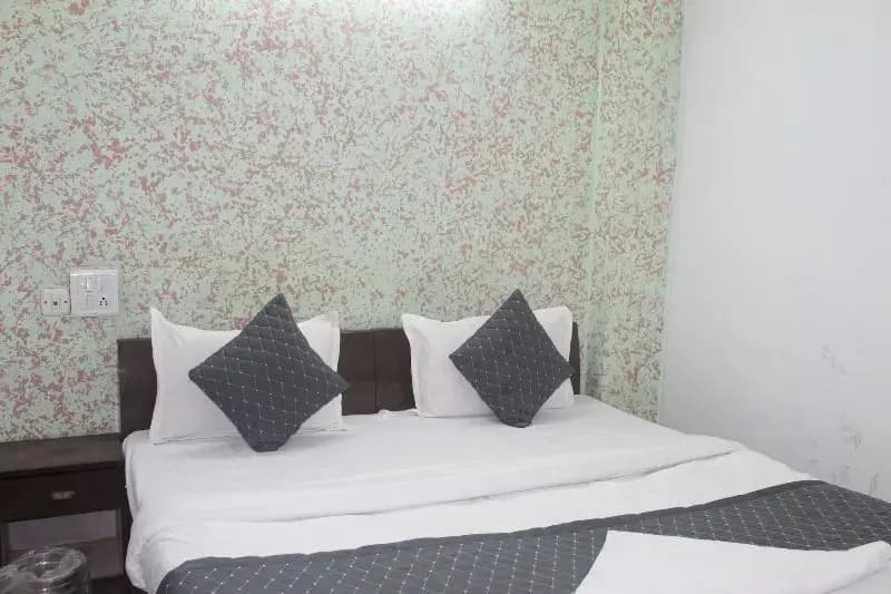 Hotel Shree Continental - photo 11