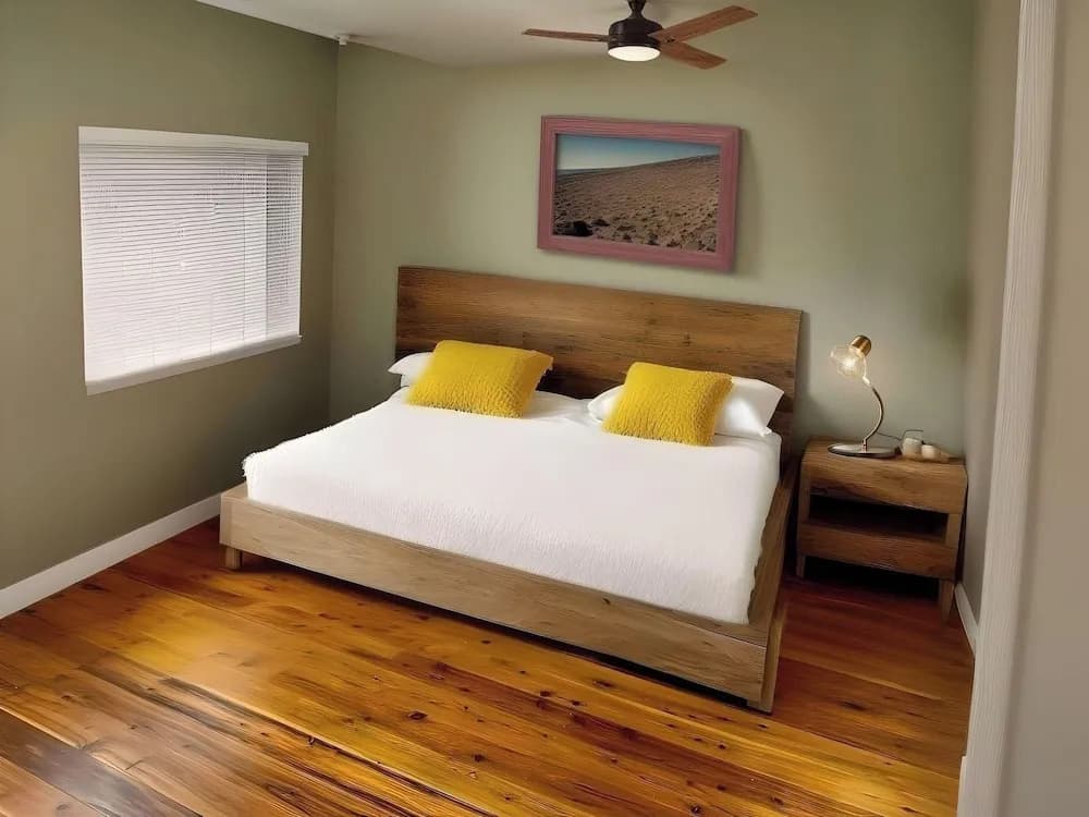 Cheerful 4 Bedroom with free Parking - photo 1