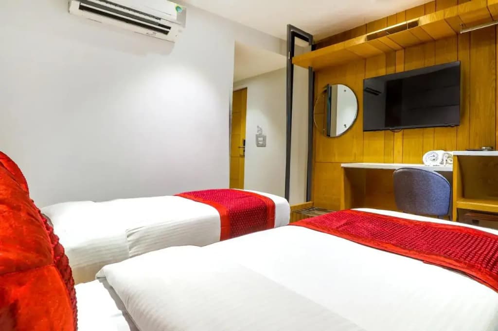 Hotel Bricks, Karol Bagh, New Delhi - photo 41