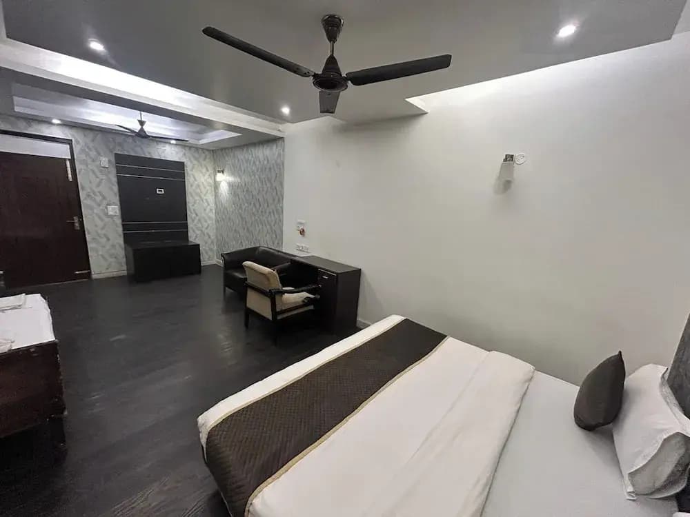 Hotel 82 Inn - photo 2