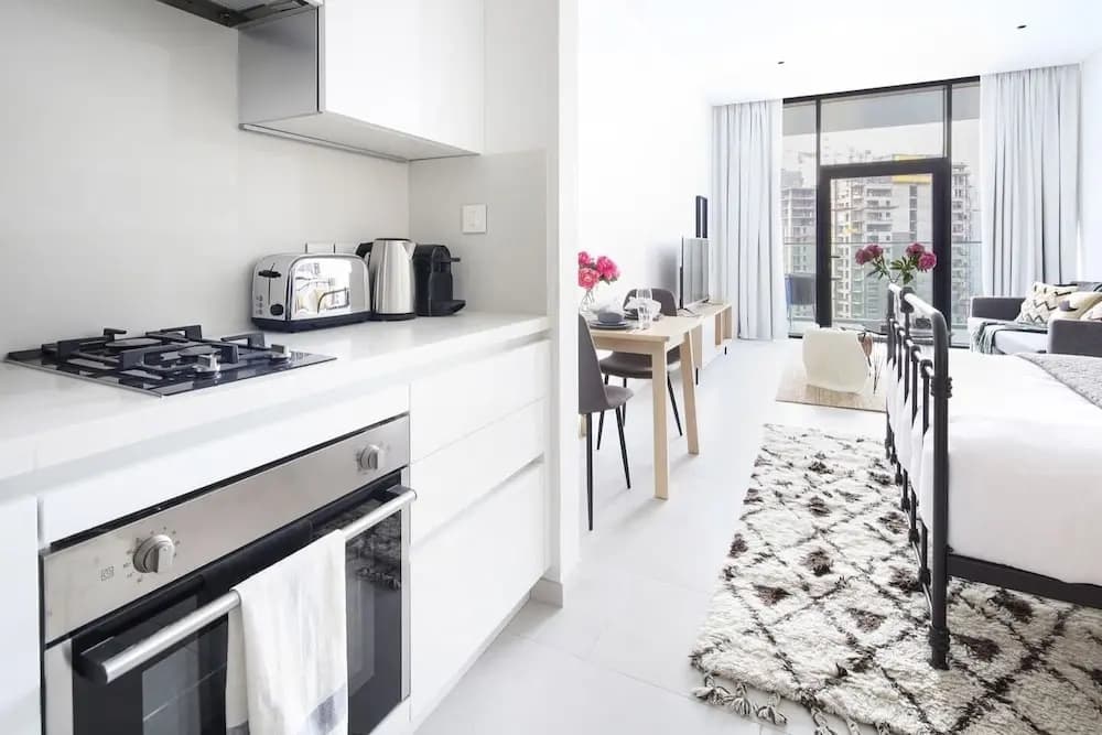 Stunning Studio w/ Burj Khalifa View! - photo 12