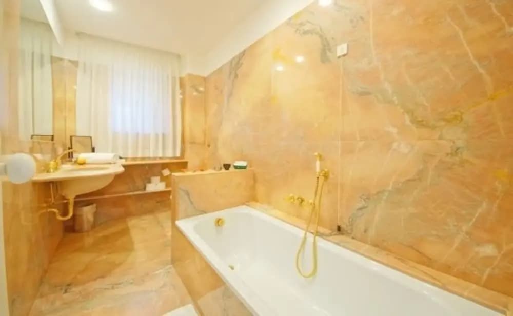 Luxury Balcony Apartment - photo 8