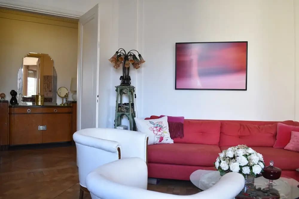 3 Bedroom Flat At The Foot of Bon Marché - photo 2