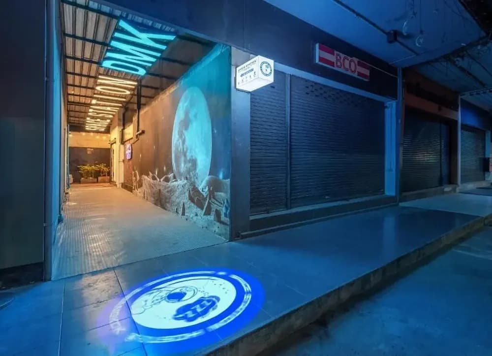 Space Station Hostel - photo 1