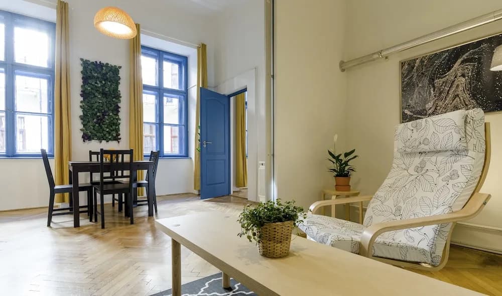 Chic Tarragon Apartments - photo 7