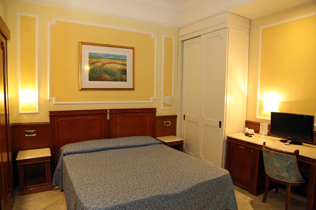 Hotel Borromeo - photo 22