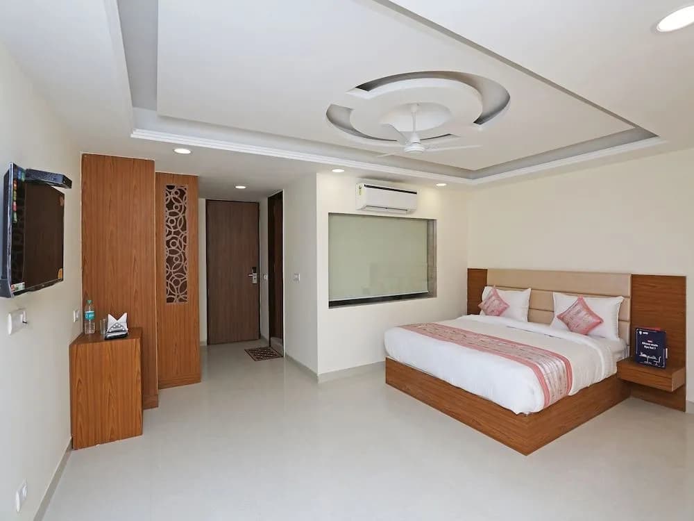 Capital O 12674 Hotel Grand Suites - photo 3
