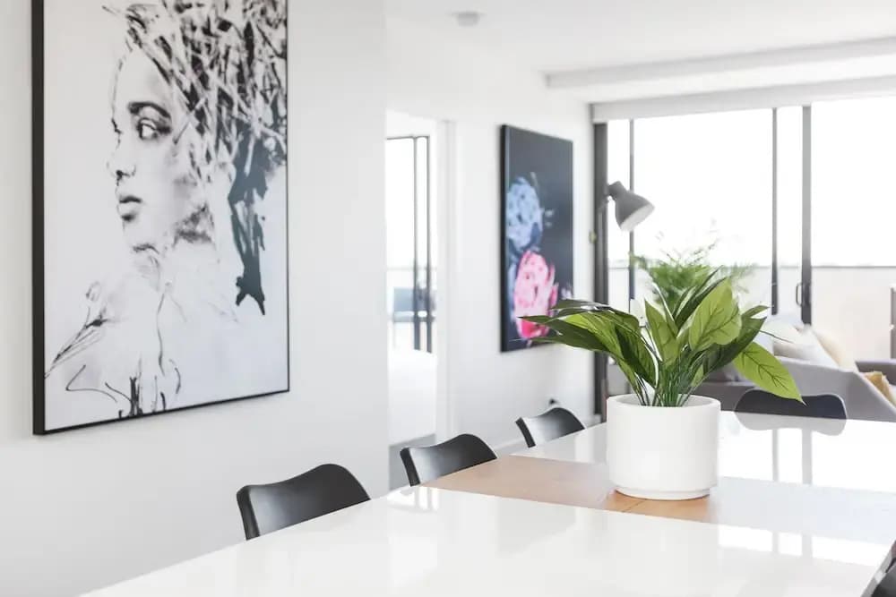 Spacious Urban Oasis in Central Location - photo 2