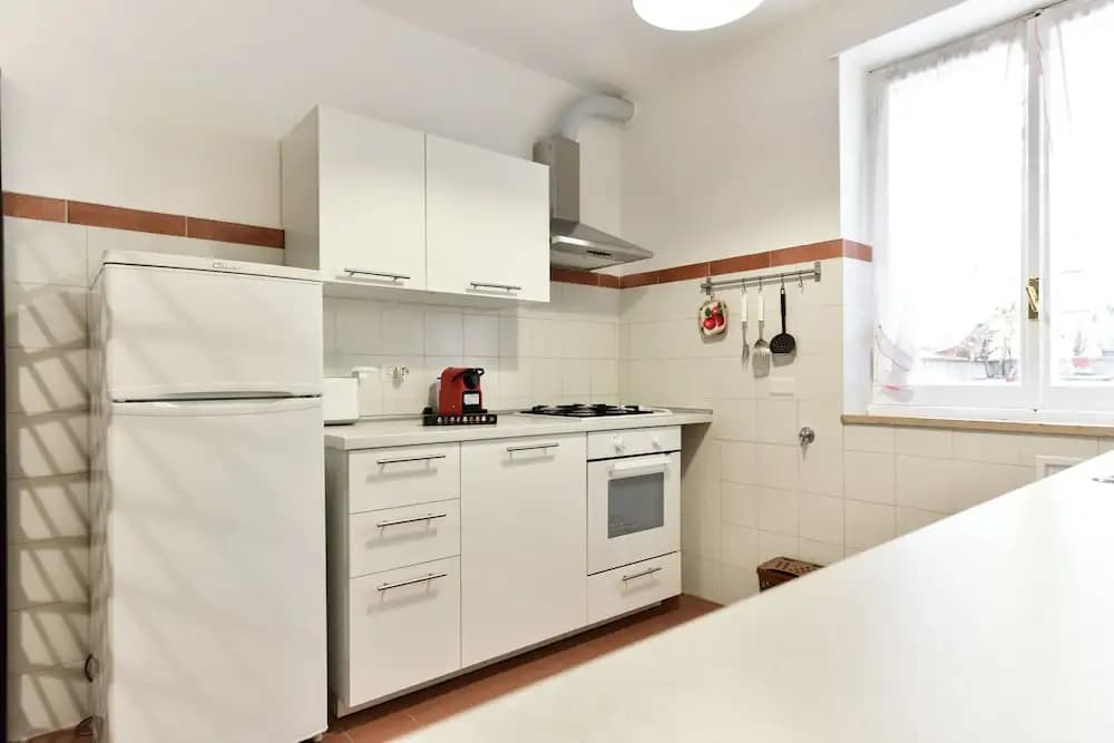 Red & White Vatican Apartment - photo 11