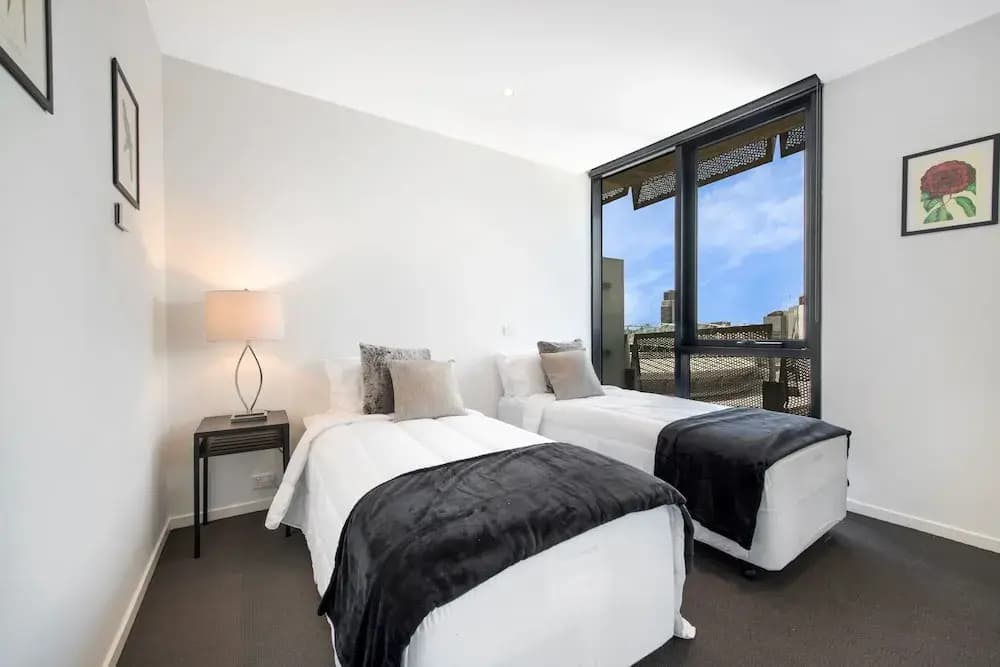 FARINA, 1BDR Docklands Apartment - photo 2