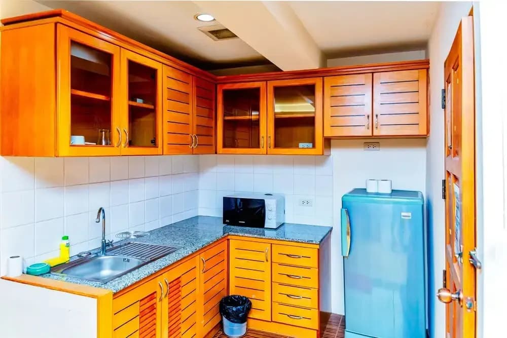 Jolly's Guesthouse - photo 17