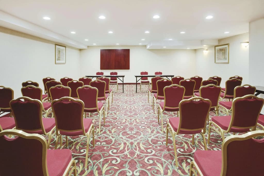 La Quinta Inn by Wyndham Queens (New York City) - photo 11