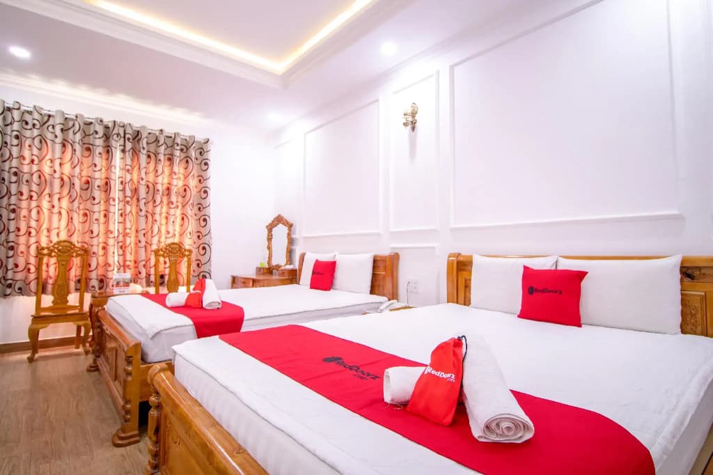 RedDoorz Plus near Phan Xich Long - photo 4