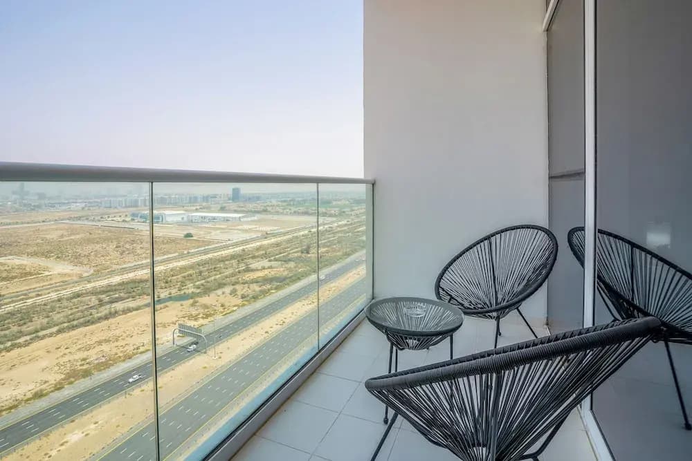 Tanin - Sleek Studio Offering Unobstructed City Views - photo 17