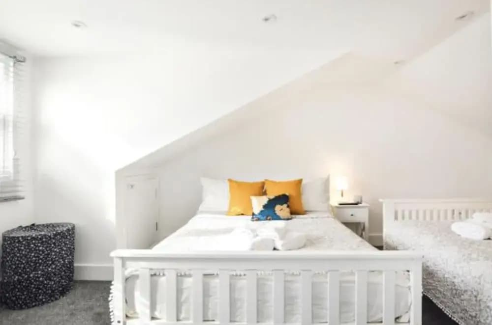 Warwick Avenue - photo 15