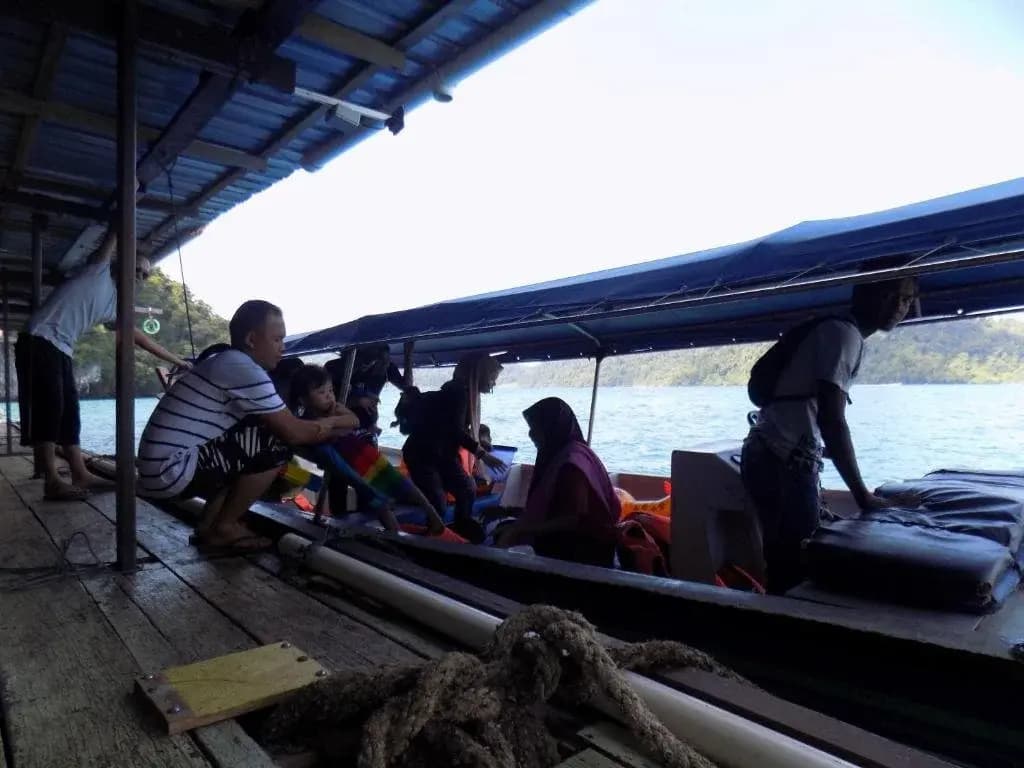 Terapung Hotel & Fish Garden - photo 10