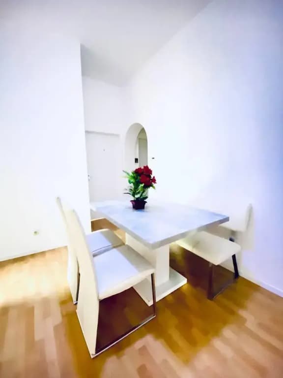 Spacious 4 BR Apt Perfect for Groups - photo 40