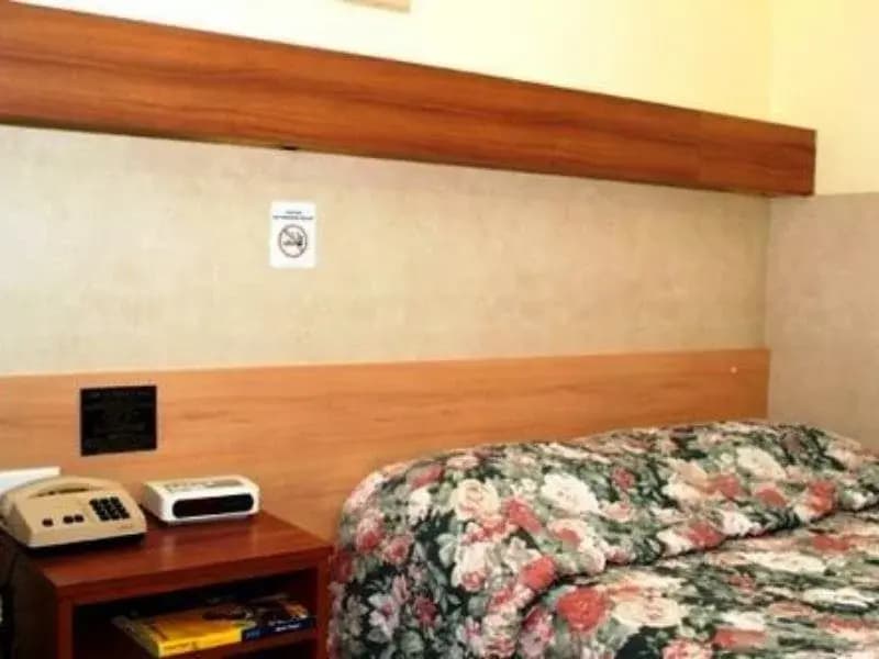 Windsor Heritage Motel - photo 3