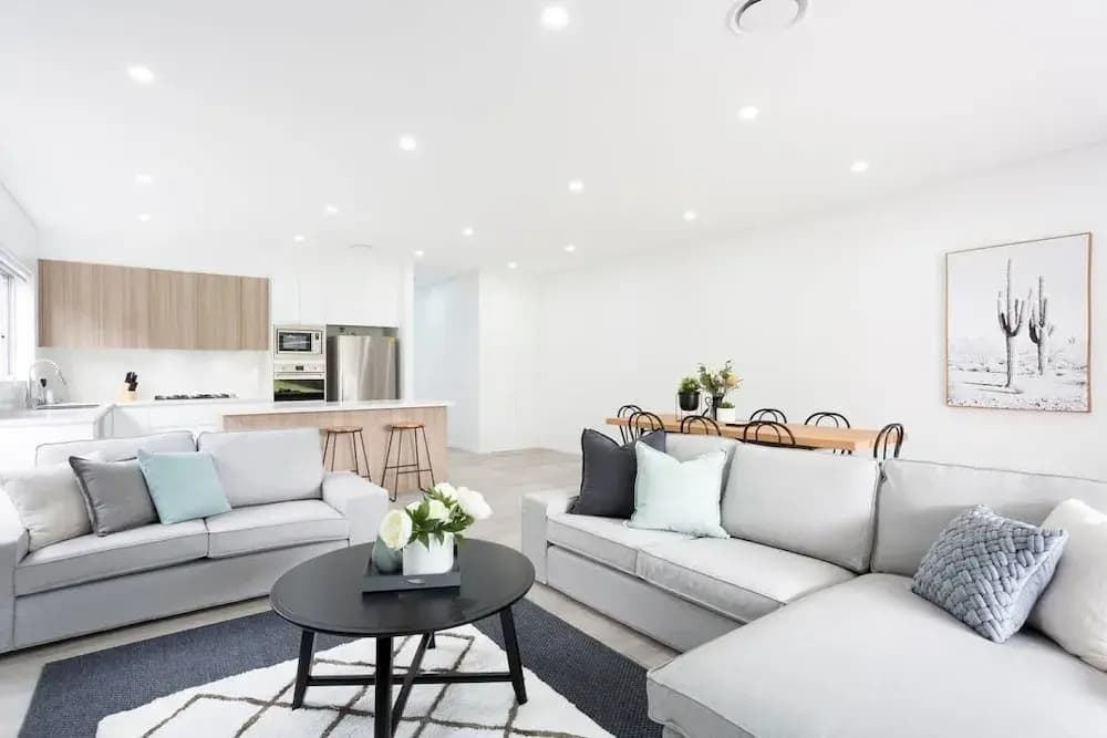 5 Bedroom Sydney Mansion with Parking - photo 3