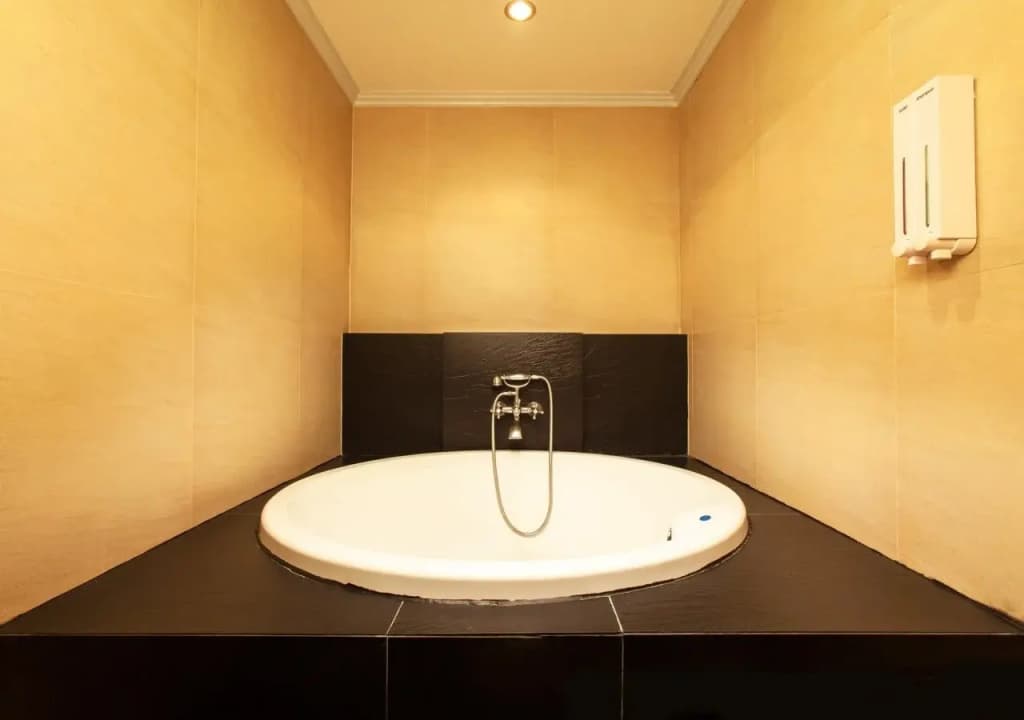 Q Hotel - photo 8