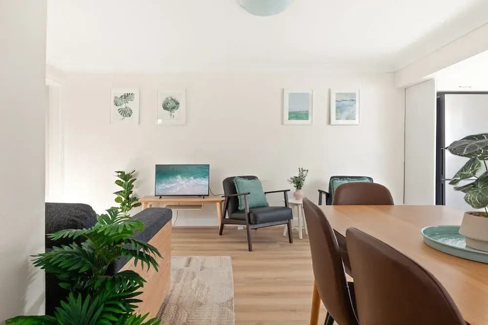 Stylish 2-bed House in Leichhardt - photo 2