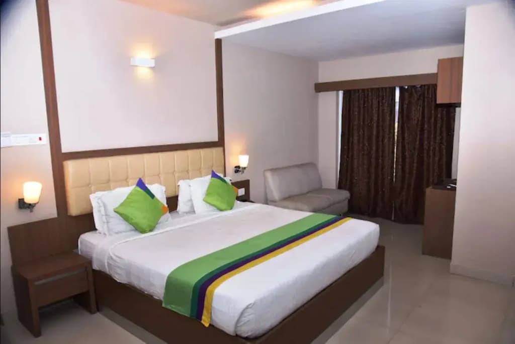 River Front Hotel Delhi - photo 14
