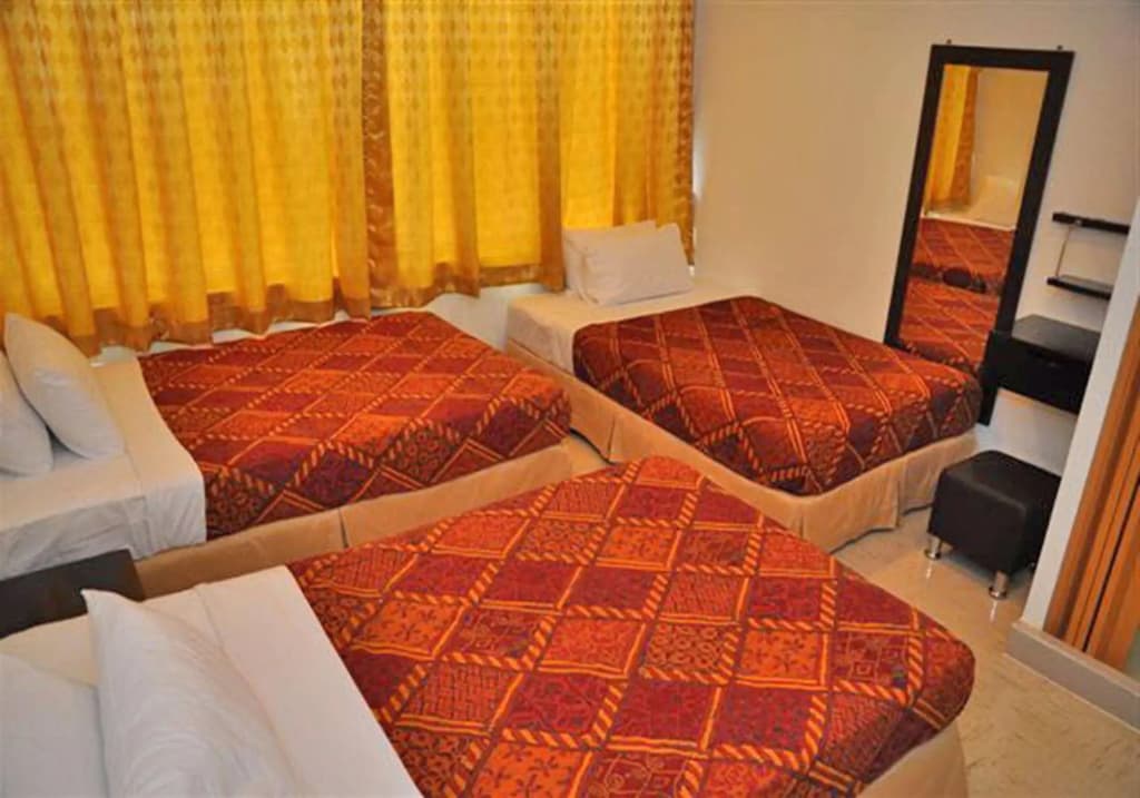 Old Budget Hotel - photo 2