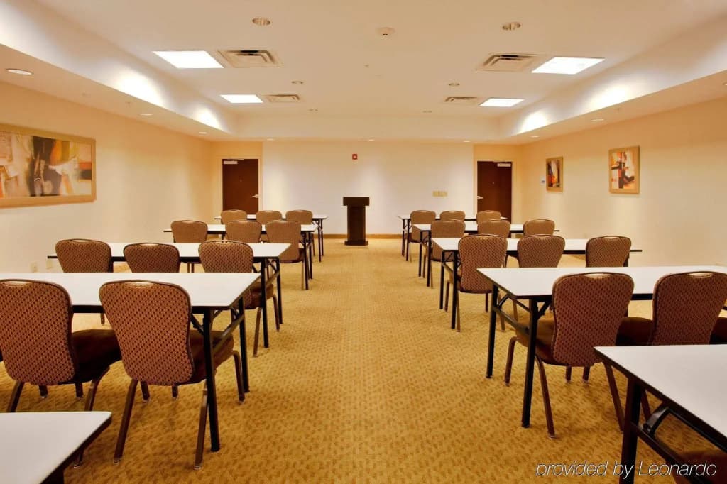 Holiday Inn Express Hotel & Suites Ocoee East by IHG - photo 14