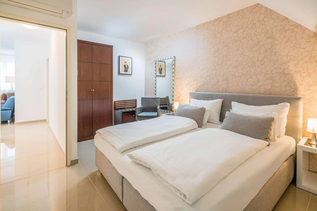 Best Western Plus Celebrity Suites - photo 7