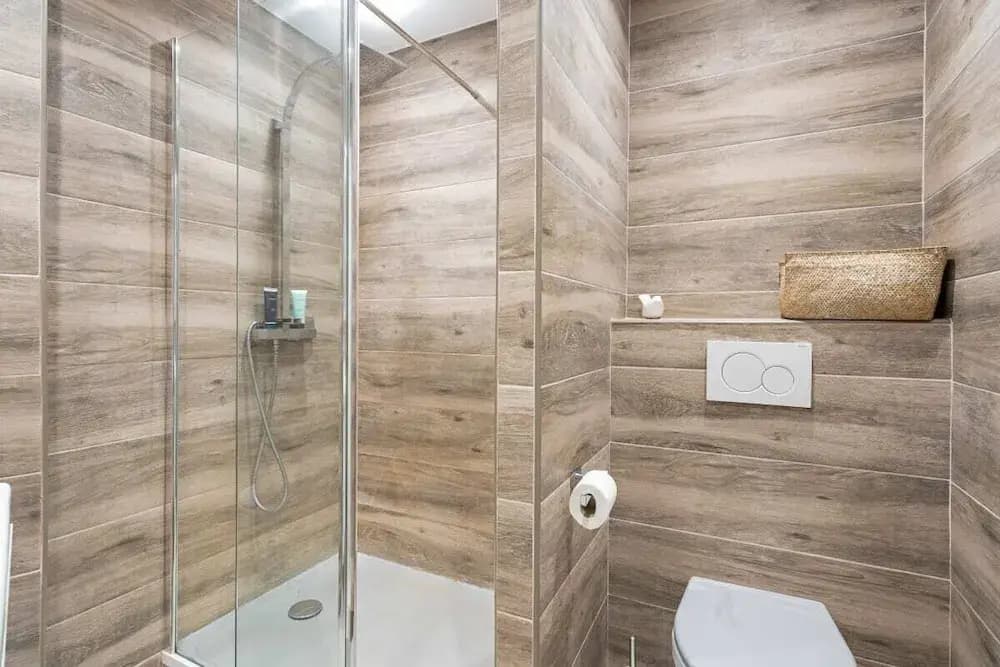 Bright 1-Bed Apartment, Perfectly Located in Paris - photo 7