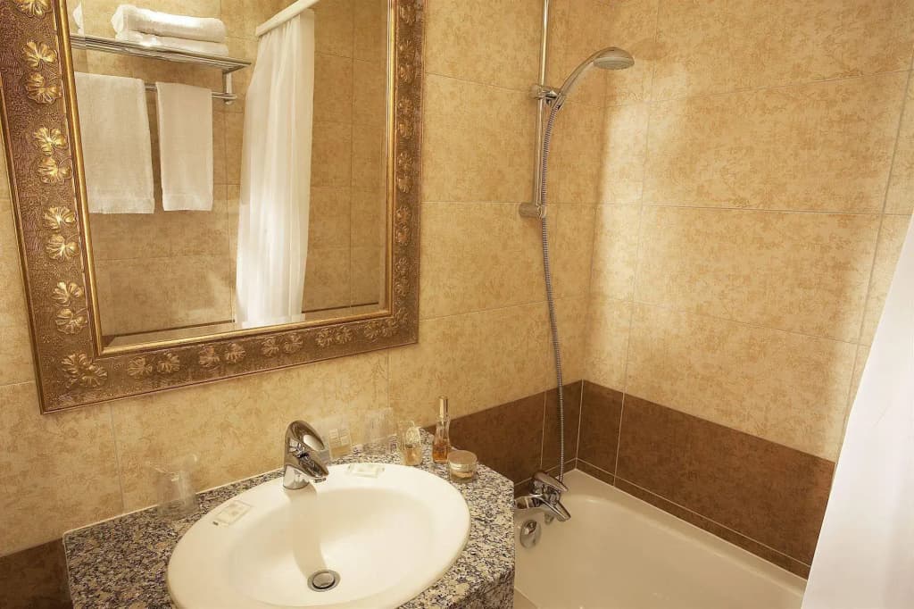 Hotel La Canopee - photo 8