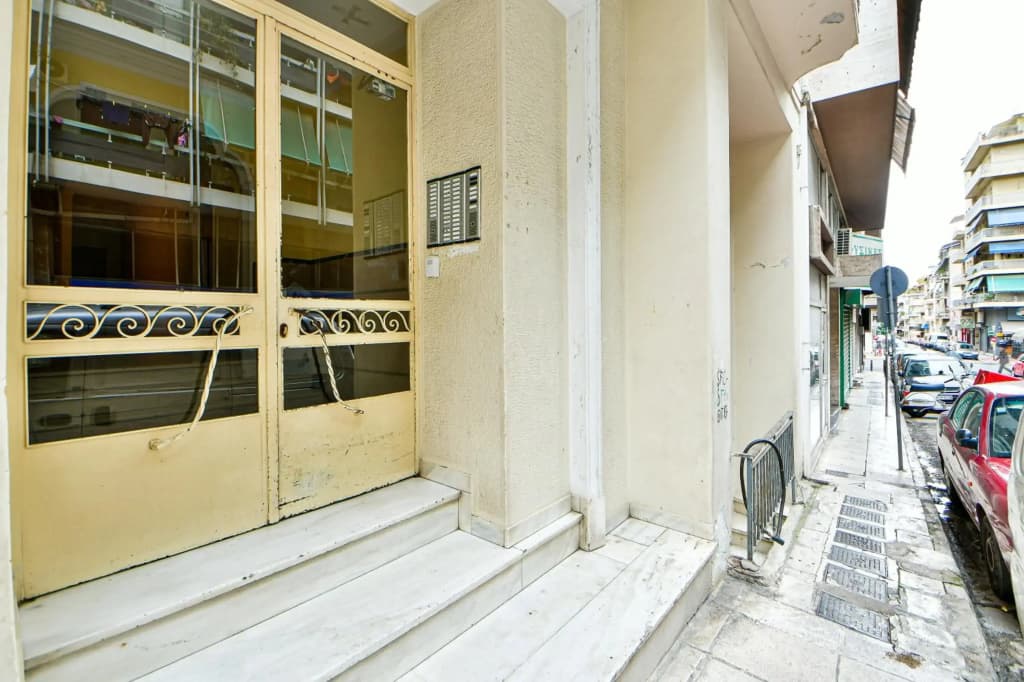 Thiras Lovely Apartment - photo 12