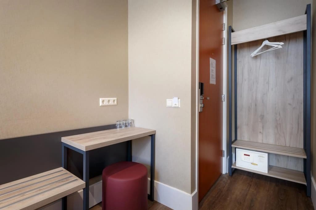 Amsterdam Downtown Hotel - photo 4