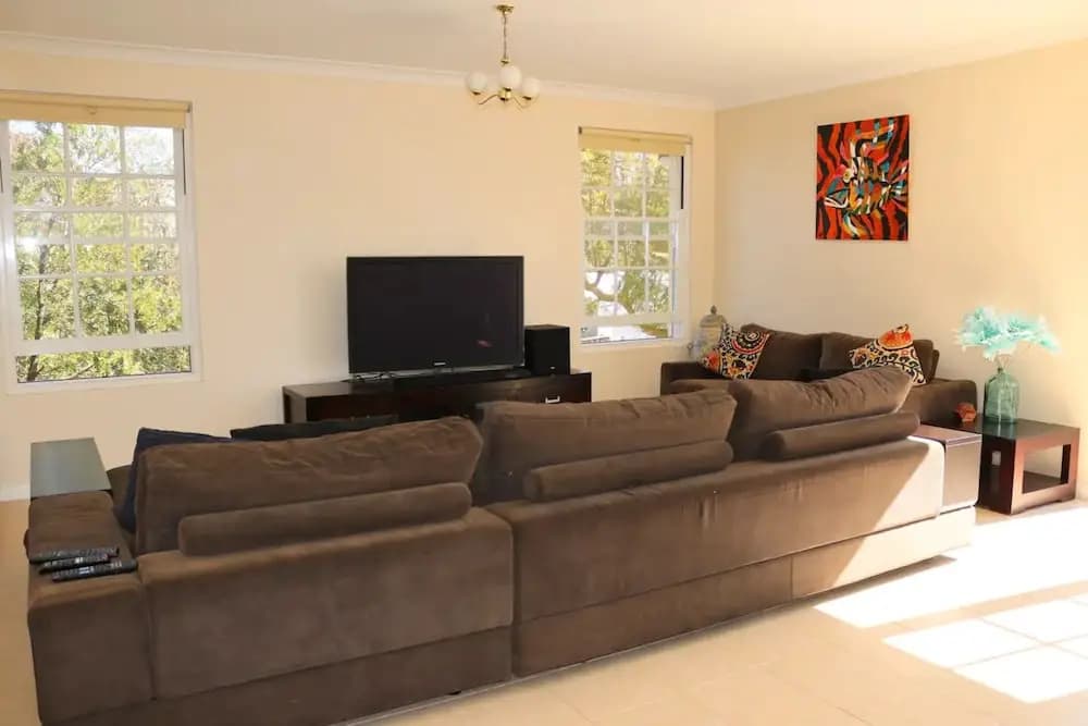 Spacious 4 Bedroom Seaside Gem - photo 1