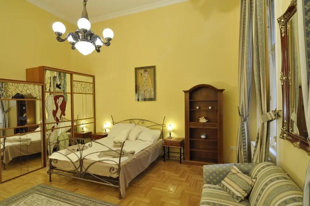 Charming Art Deco Flat - photo 3