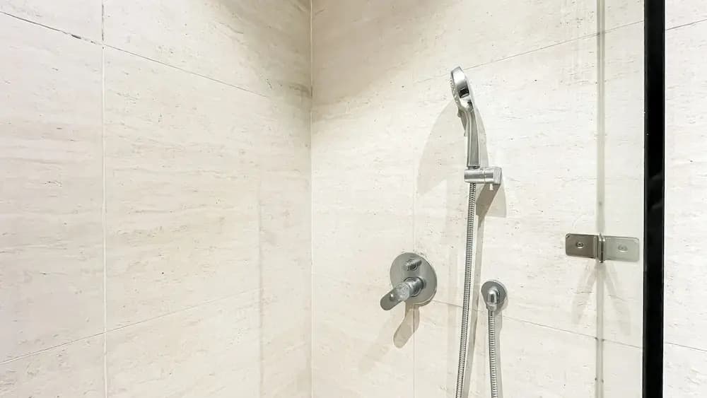 Modern Minimalist Studio Room At Gold Coast Apartment - photo 6
