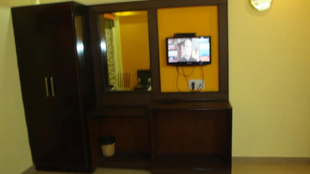 Hotel Su Shree Continental 5 Minutes Walk From New Delhi Railway Station - photo 2