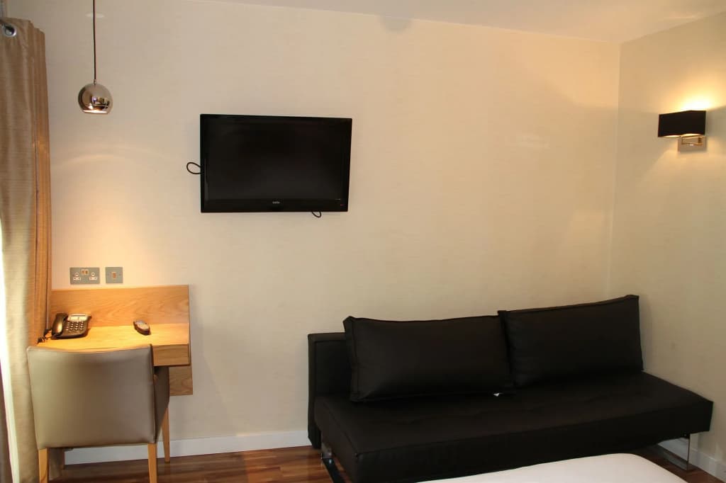 The Jade Hotel - photo 3