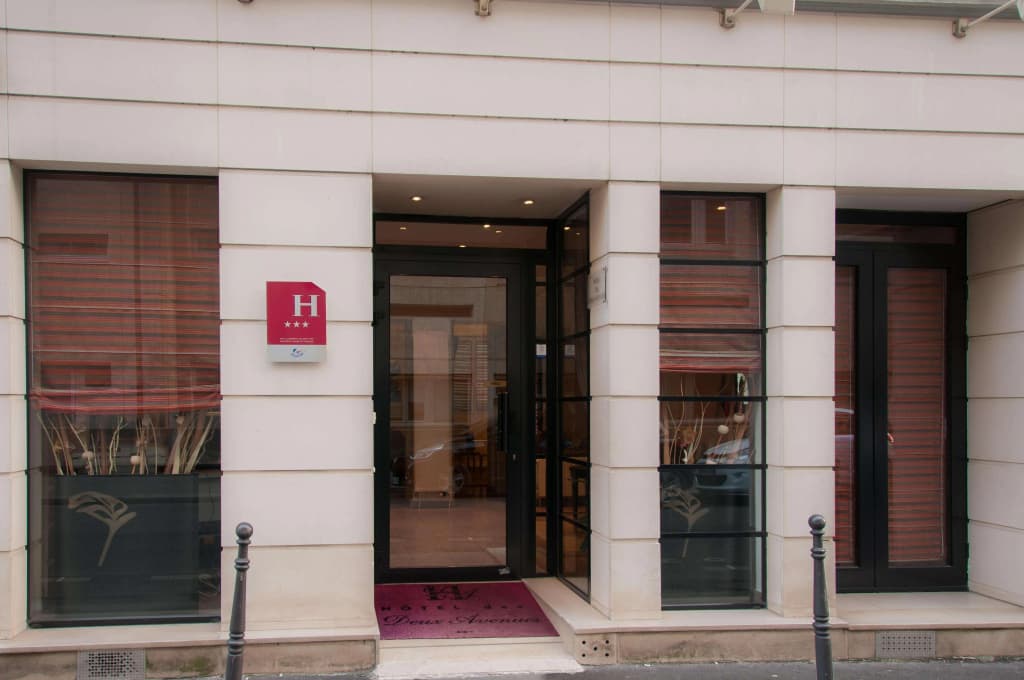 Hôtel Des Deux Avenues - photo 27