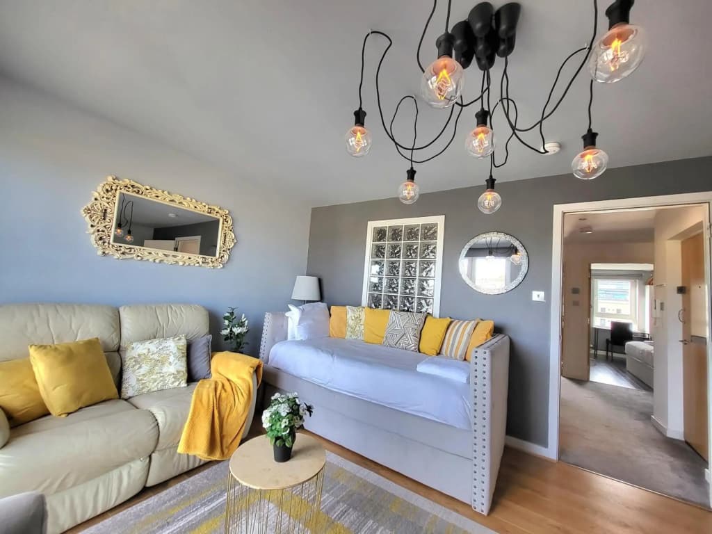 4 Separate Beds, Sleeps 6, Beautiful 2 bed Apt - photo 8