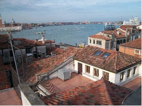 A Bed in Venice - photo 4