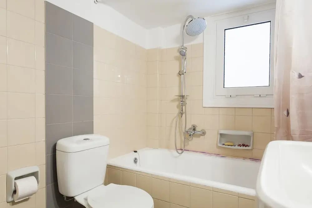 Big Central Metro Station Apartment 2 - photo 8