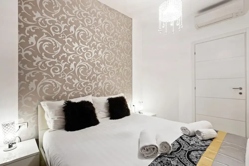 Broletto a - photo 6