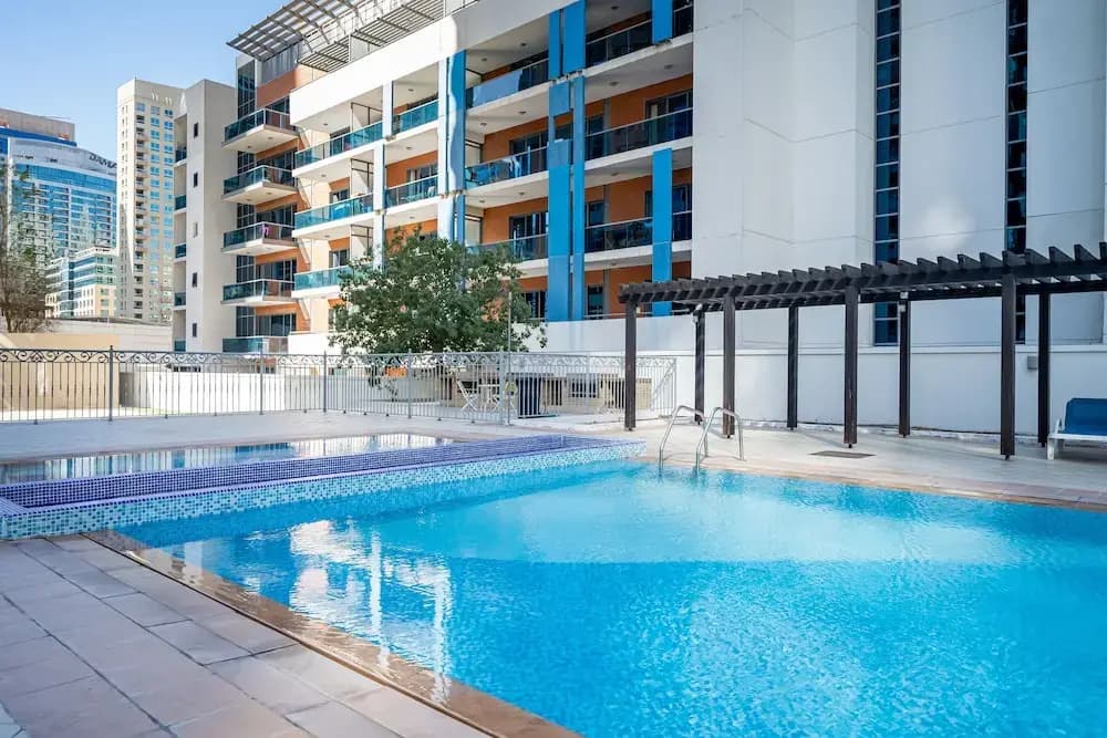 Luton Vacation Homes - Marina Residence - photo 10