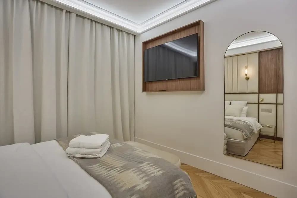 Superb AC Apartment Roosevelt Saint Honore - photo 1