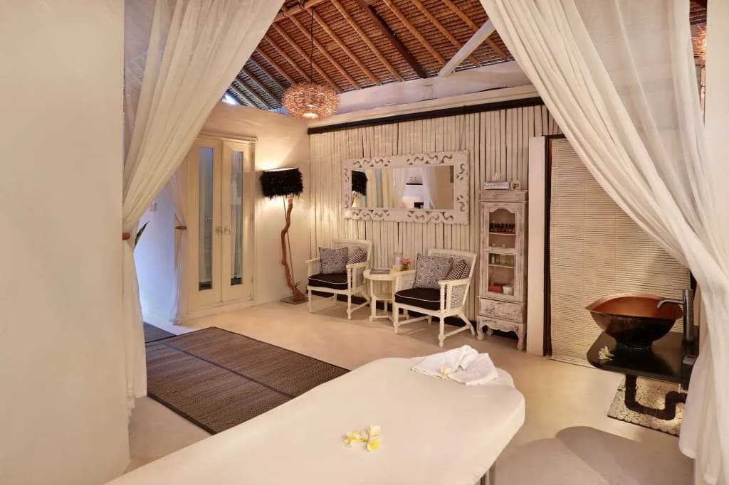 Gajah Biru Bungalows Hotel - photo 18